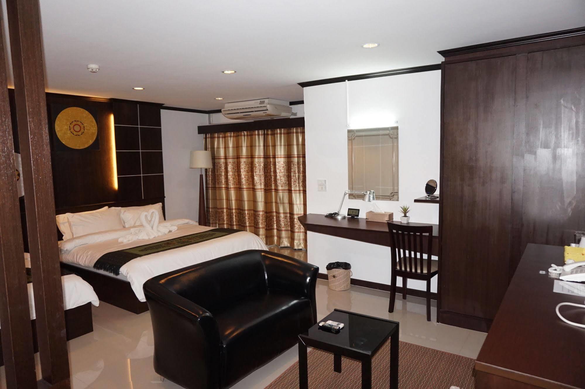 The Next Grand Hotel Khon Kaen Exteriör bild